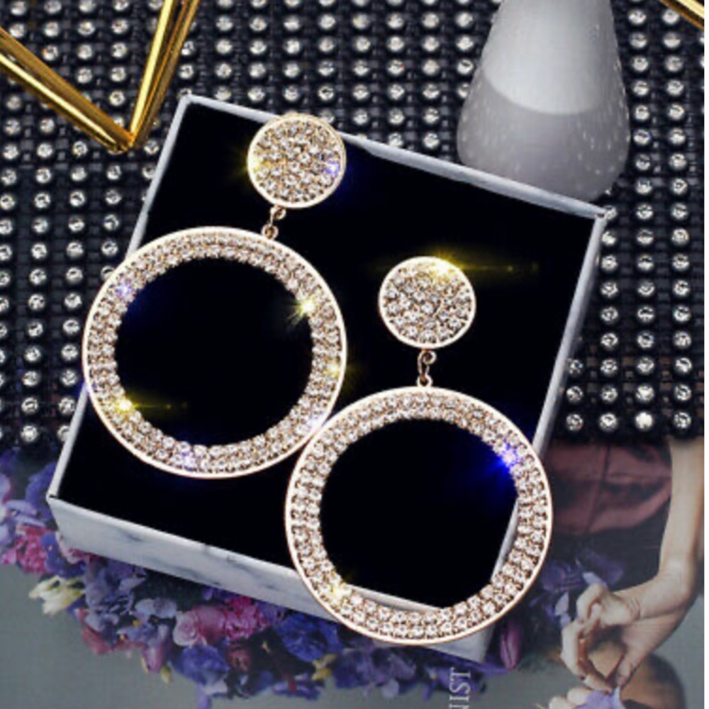 New Gorgeous 18K Gold Plated Hoop Earrings - Picture 2 of 3